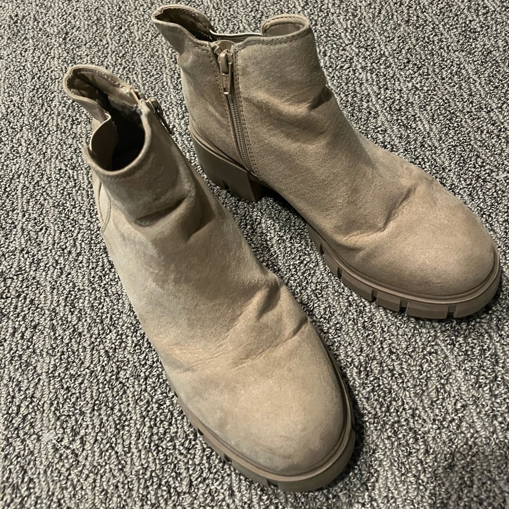Tan slip on boot, very stylish & comfy.